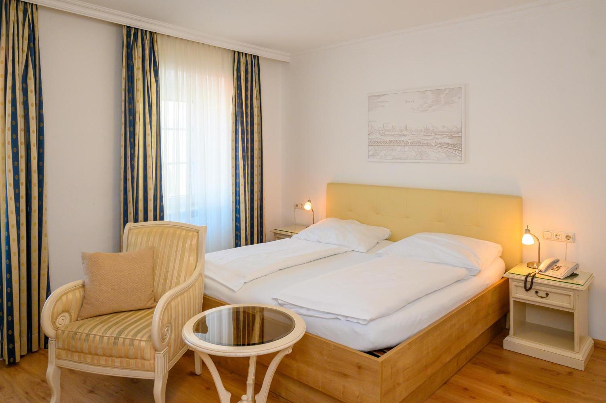 Appartement-Hotel Gh Zum Goldenen Schiff 엔스 외부 사진