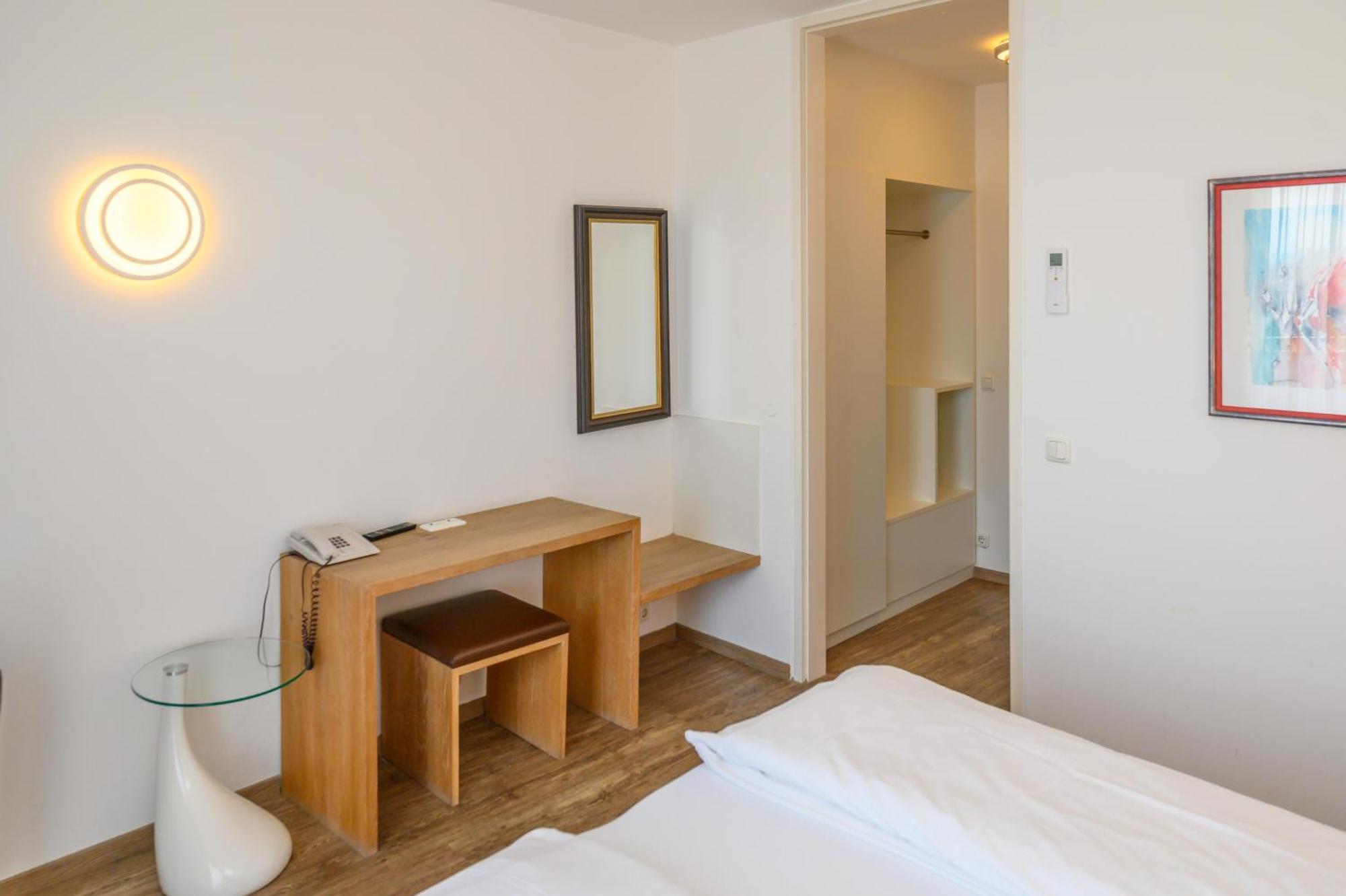 Appartement-Hotel Gh Zum Goldenen Schiff 엔스 외부 사진