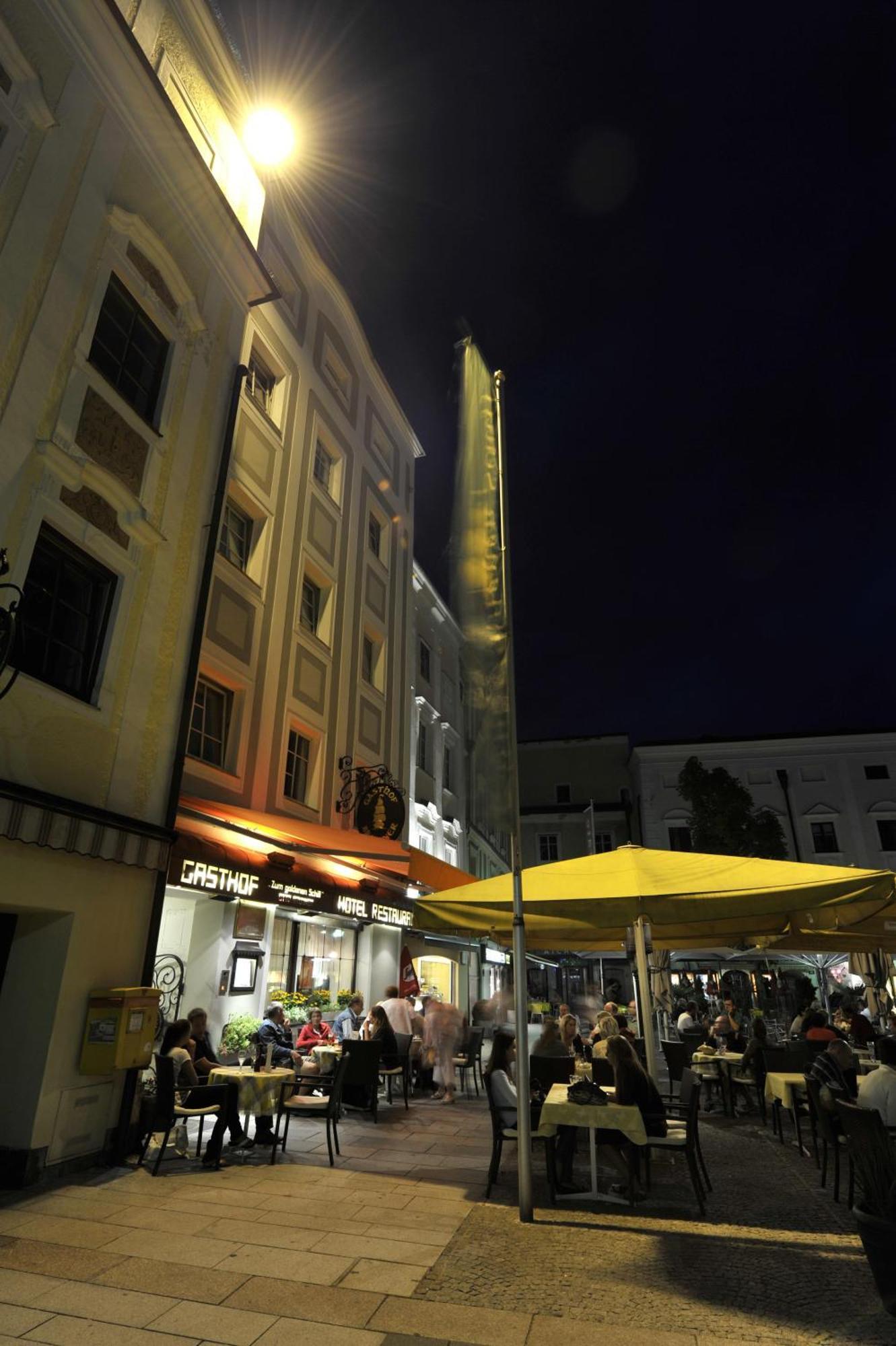 Appartement-Hotel Gh Zum Goldenen Schiff 엔스 외부 사진